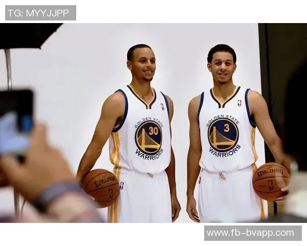 水花兄弟的情感纠葛库里与克莱常规赛对决战绩揭秘