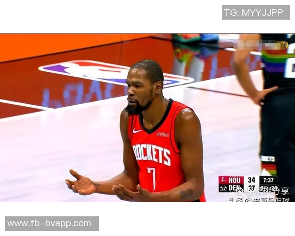 杜兰特三节表现抢眼15投8中贡献22分5篮板1助攻2盖帽第三节状态略有下滑